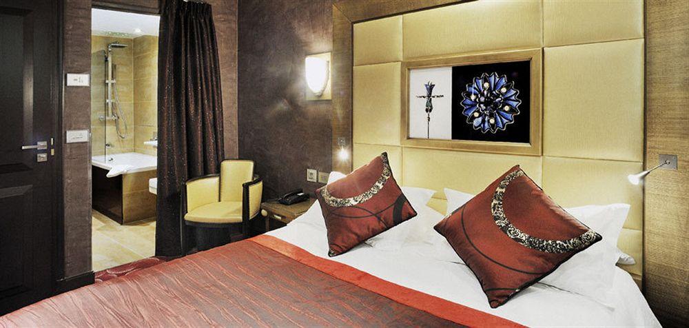 Hotel Des Champs-Elysees Paris Exterior photo