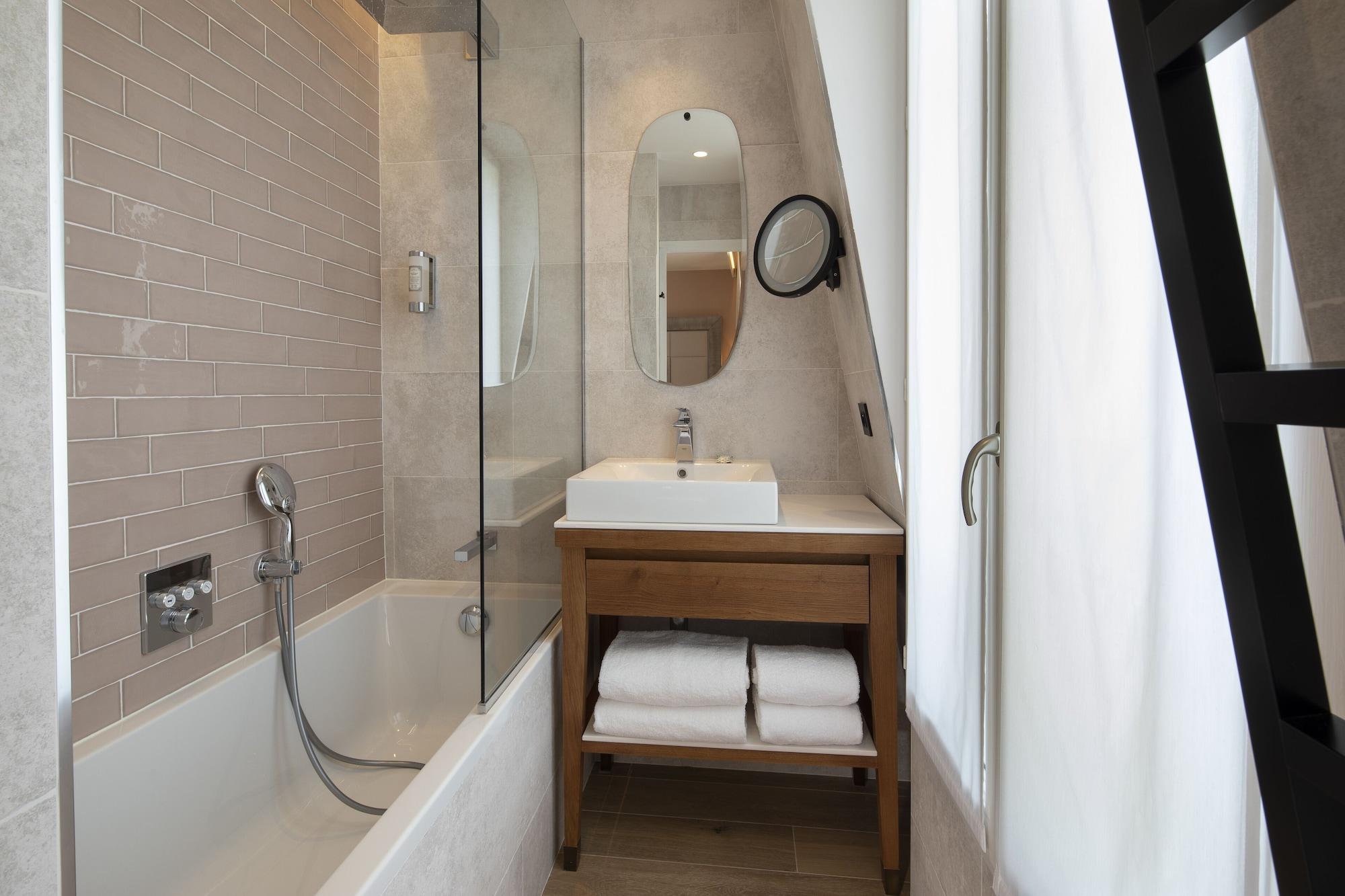 Hotel Des Champs-Elysees Paris Exterior photo